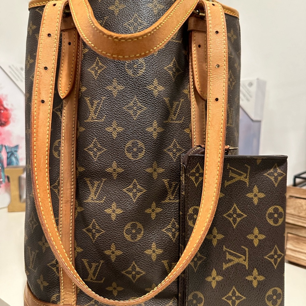 Authentic Louis Vuitton Monogram GM Bucket Bag with pouch.